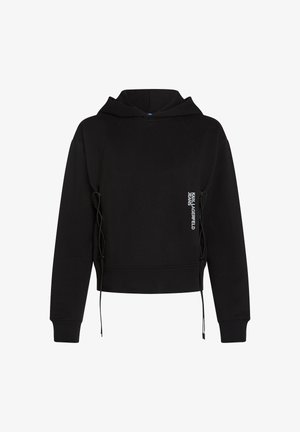 Sudadera negra corta con cordón en el dobladillo, con una gran capucha y un logotipo sutil en el costado. Fabricada con material textil suave.