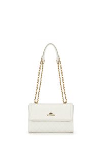 Sac à main en cuir synthétique blanc matelassé avec une bandoulière en chaîne dorée, doté d'un rabat pliant et de détails de la marque en métal.