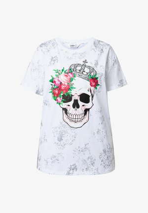 Hvid bomulds T-shirt med et stort sort skull grafisk mønster pyntet med farverige roser og en krone, tekstureret med subtile grå mønstre.