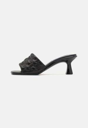 KARL LAGERFELD PANACHE PADDED GRAM SLIDE - Natikači s peto - black