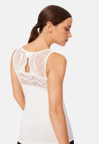 Ysabel Mora TÉRMICA SIN MANGAS - Top - panacotta