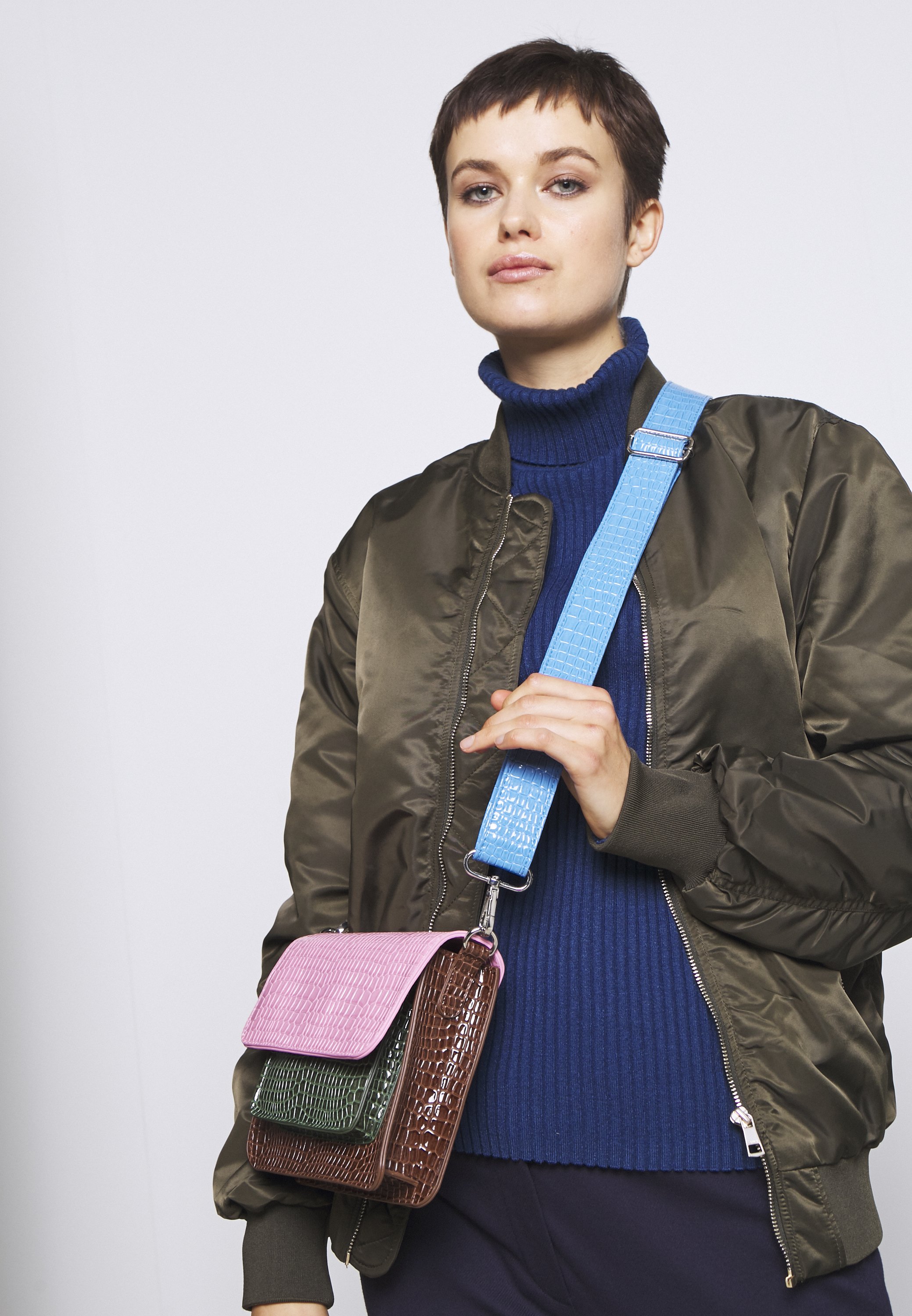 HVISK CAYMAN POCKET Skulderveske pink Zalando.no HVISK CAYMAN POCKET Skulderveske pink Zalando.no