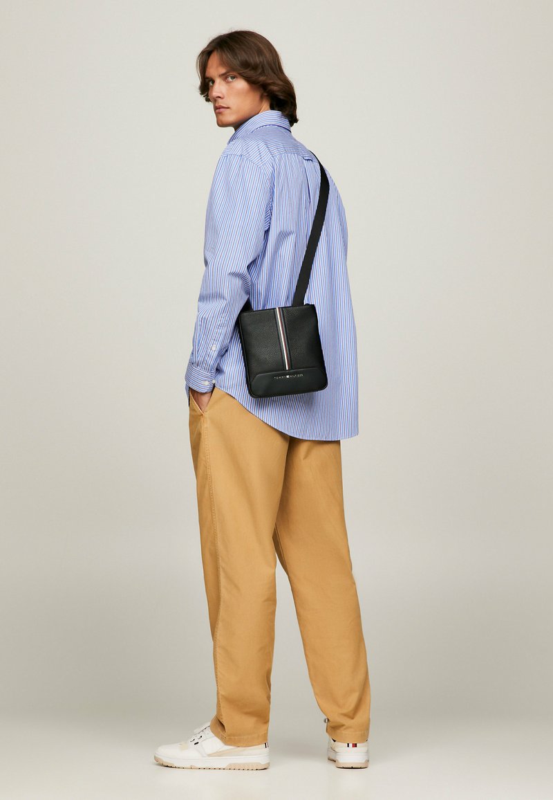 Tommy Hilfiger SMALL TAPE - Sac bandouli?�re - black/noir - ZALANDO.FR