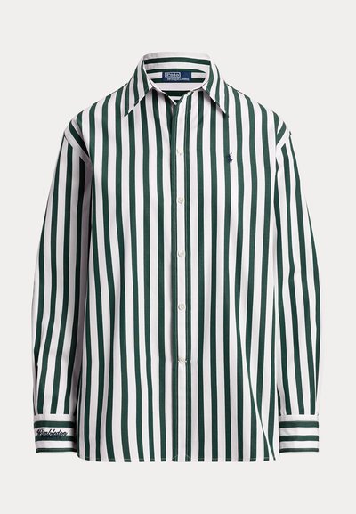 Koszula z długim rękawem na guziki z zielono-białymi pionowymi paskami, kołnierzykiem oraz wyszywanym logo Polo Ralph Lauren na piersi i mankiecie rękawa.