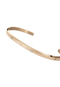 Rose zlatni metalni trak za kosu s elegantnim dizajnom. Sadrži tri mala usađena kristala i gravirane detalje, čime stvara profinjen izgled.