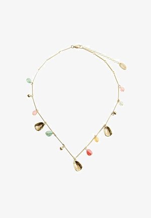 Collier en doré avec des pendentifs de formes variées dans des couleurs pastel, alliant des textures transparentes et opaques, accroché à une chaîne délicate.