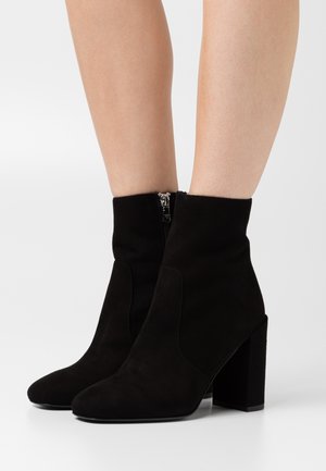 Patrizia Pepe, Bottines à talons hauts - black