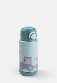 Sinine isoleeritud veepudel, millel on tekstureeritud pind, helesinine kork, millel on klipp, ja lõbusad loomakujundused traktori peal.