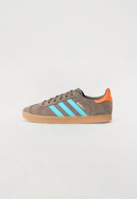 GAZELLE UNISEX - Sneaker low - cargo brown/blue glow/impact orange