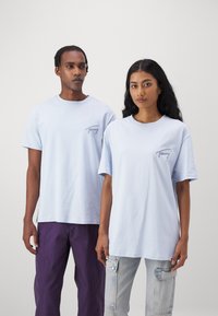 Tommy Jeans SIGNATURE - Camiseta básica - breezy blue