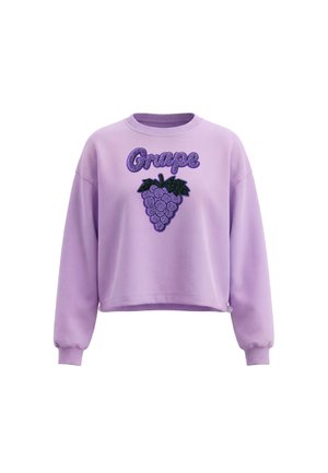 Lyse-lilla sweatshirt med lange ærmer med teksten "Grape" og en klase af lilla druer med grønne blade broderet på forsiden.
