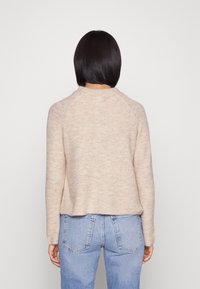 Pieces Petite Stickad tröja - beige