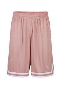 Shorts de sport roses avec ceinture élastique, doubles rayures blanches près de l'ourlet et petit logo signature blanc sur la jambe gauche.
