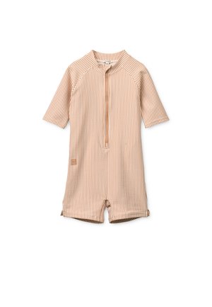 Ριγέ ολόσωμο σορτς με κοντά μανίκια σε ανοιχτό πορτοκαλί και μπεζ. Διαθέτει φερμουάρ στο μπροστινό μέρος και μια μικρή ετικέτα με λογότυπο στο πλάι. Μαλακό, ελαστικό ύφασμα.
