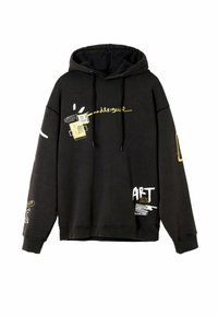 Felpa nera con cappuccio con disegni grafici in bianco e giallo, con varie etichette stampate e accenti di testo su davanti e maniche.