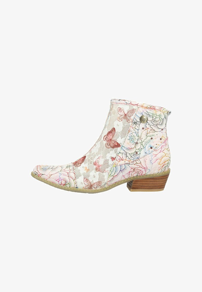 Bottine blanche à talon bas en bois, ornée d'un papillon rouge et d'un motif floral multicolore avec une superposition de dentelle et un bouton décoratif.