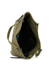 Borsa a mano in pelle verde oliva con design strutturato, apertura con zip superiore e interno blu a contrasto. Presenta due manici corti e dettagli hardware.