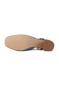 Sole di scarpa in tessuto blu con un motivo testurizzato. Suola in gomma marrone con scanalature per una migliore aderenza. Design elegante, profilo snello e senza hardware visibile.