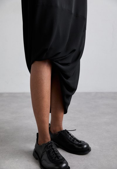 MM6 Maison Margiela MIDI SKIRT - Jupe crayon - black