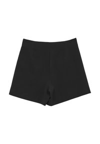 Pantaloni corti neri con un design su misura, caratterizzati da un frontale piatto e senza tasche. Realizzati in tessuto liscio con una finitura opaca.