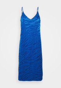 Vestido azul com decote em V e alças finas; apresenta um padrão texturizado de riscas de zebra numa tecido liso.