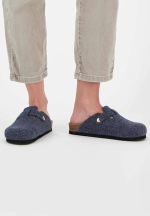 FAE NEW - Pantofle - blue