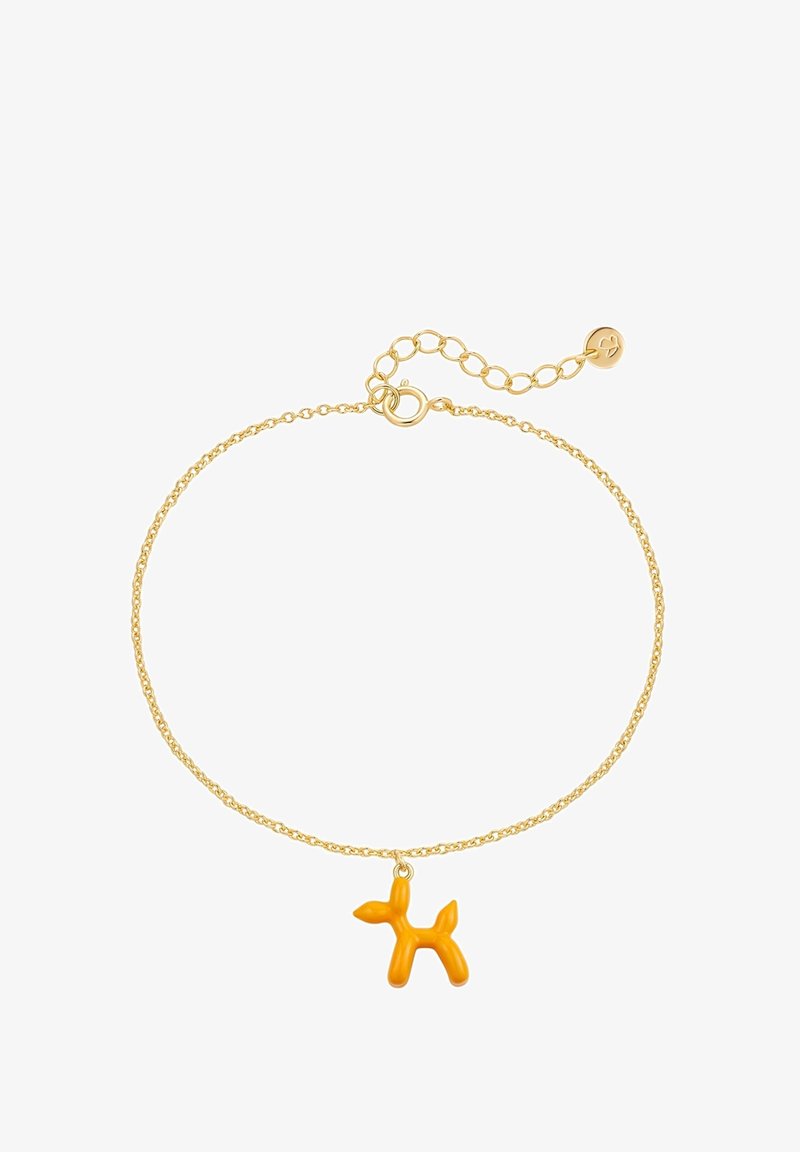 Bracelet en chaîne dorée avec un charm en forme de chien ballon orange vif, texture lisse et longueur ajustable avec un fermoir en forme de homard.