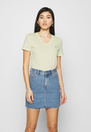 NEW VNECK TEE - Triko s potiskem - frosted lemon