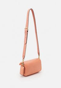 COACH COVERED CLOSURE PILLOW TABBY SHOULDER - Handbag - light coral