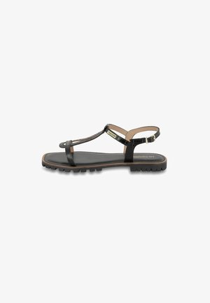 Sandale en cuir verni noir avec design à T, boucles minimalistes, semelle plate et semelle intérieure texturée pour le confort et l'adhérence.