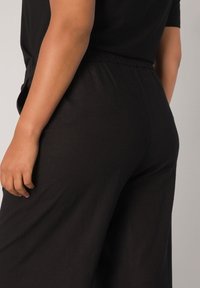 yesta YULA - Broek - black