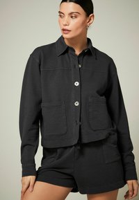 Next TEXTURED UP - REGULAR FIT - Skraistė  - black