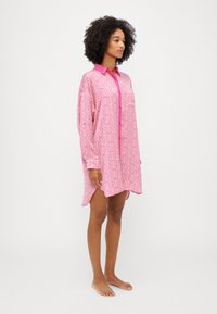 DKNY Loungewear SLEEPSHIRT - Pyžamový vrchný diel - bleached mauve