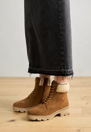 LEATHER - Stivaletti con plateau - beige