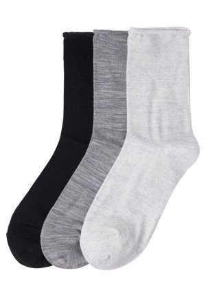 Drei Paare Socken in Schwarz, Dunkelgrau und Hellgrau. Sie verfügen über eine glatte Textur und ein einfarbiges Design. Klassische Crew-Länge.