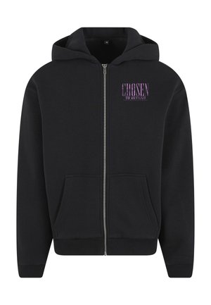 Must värvi tõmblukuga kapuutsiga sviiter, mis on valmistatud pehmest kangast. Vasaku rinna kohal on lilla "VALITUD KAITSEMA" teksti disain ja ees on kängurupockets.