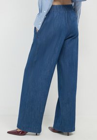Calliope CON COULISSE - Jeans a zampa - blu denim
