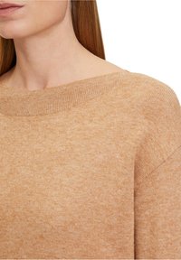 Betty Barclay LANGARM - Strickpullover - camel melange