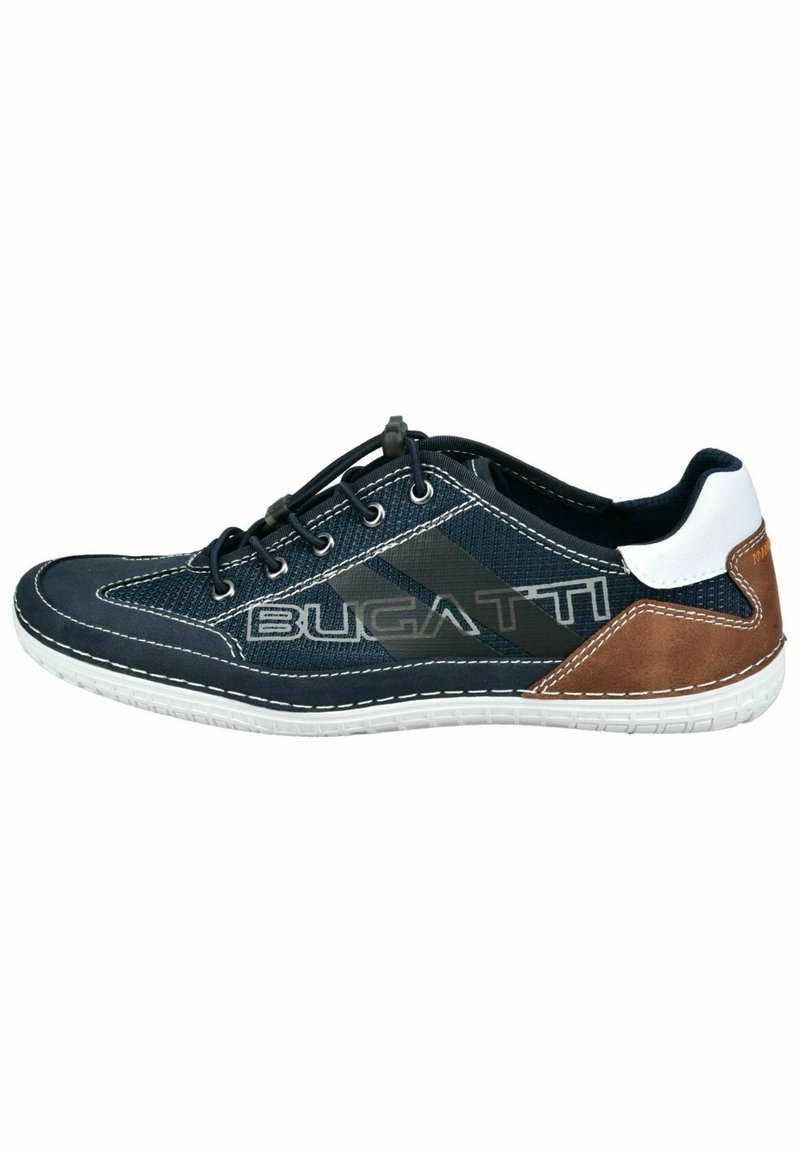 Baskets bleu marine en tissu en maille noire, avec des accents en cuir brun, semelle blanche et logo Bugatti. Caractéristiques : fermeture à lacets à l'avant et coutures contrastantes.