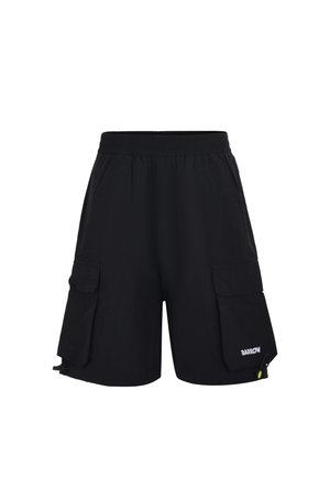 Short cargo noir avec taille élastique, grandes poches à rabat des deux côtés et petit texte blanc "BARROW" sur la poche droite.