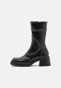 MALENE - Støvler - black/brown