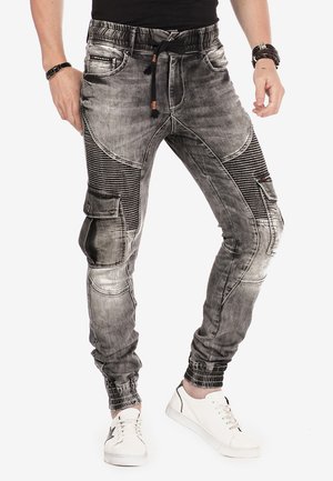 MIT CARGOTASCHEN - Slim fit jeans - black