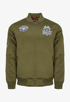 Mitchell & Ness PATCHES MILWAUKEE BUCKS - Squadra - olive