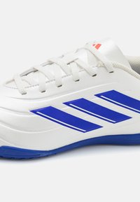 adidas Performance COPA PURE 2 CLUB IN - Botines de fútbol sala - footwear white/lucid blue/solar red