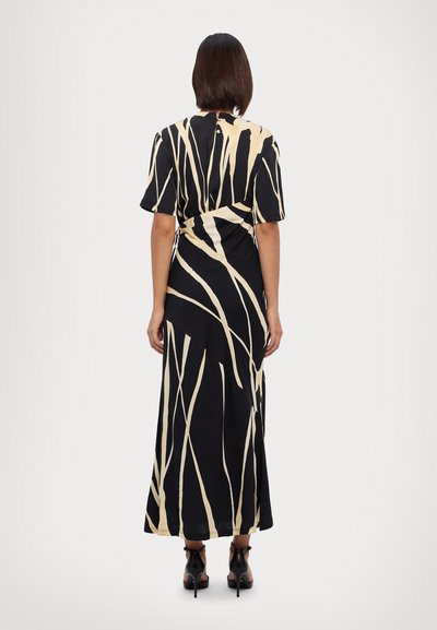 Nanushka BRANTLEY - Maxi ruha - light fringe