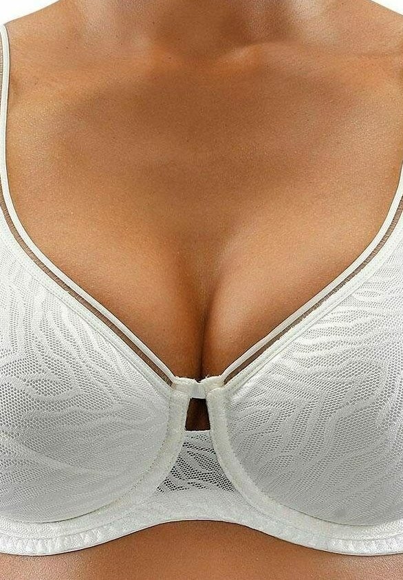 Hvid blonde BH med V-formet design, der har et delikat blomster mønster, gennemsigtige kanter og en lille lukningsdetalje foran.