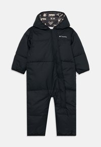 Combinaison de neige isolée noire avec capuche. Comprend une doublure intérieure à motif, des poignets élastiques et une fermeture éclair à l'avant. Rembourrée pour chaleur et confort.