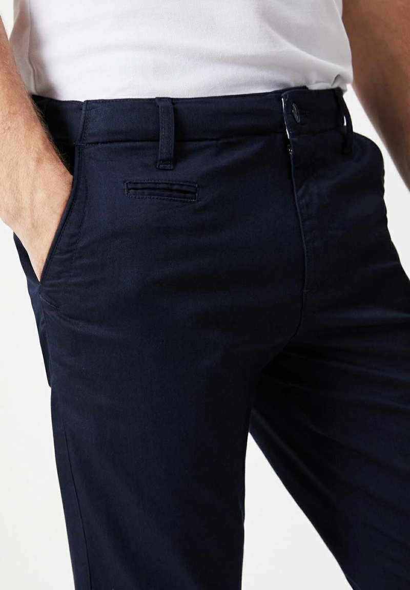 Herren Chinos | BORIS BECKER Stoffhose navy/dunkelblau - SE73687 Herren Chinos | BORIS BECKER Stoffhose navy/dunkelblau - SE73687