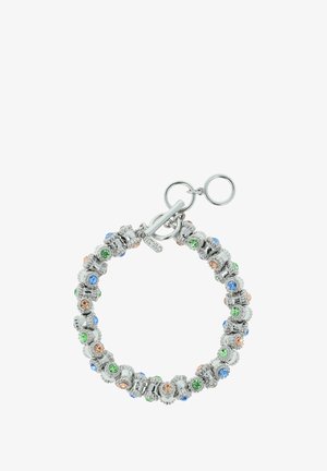 Zilveren armband met meerkleurige stenen in blauw, groen en oranje. Kenmerkende gestructureerde schakels en een veilige sluiting met ringen.