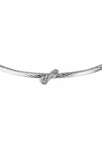Filo d'argento intrecciato con un nodo al centro. Presenta una superficie liscia e una forma cilindrica elegante. L'aspetto complessivo è metallico e lucido.